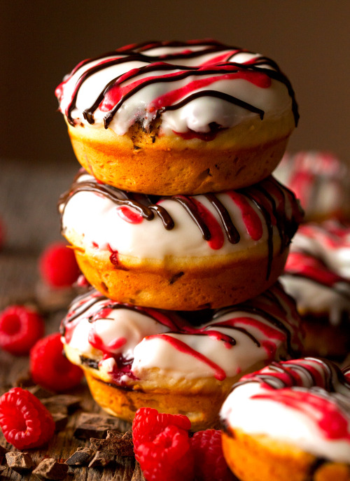 foodopia: Dark Chocolate and Raspberry Glazed Doughnuts
