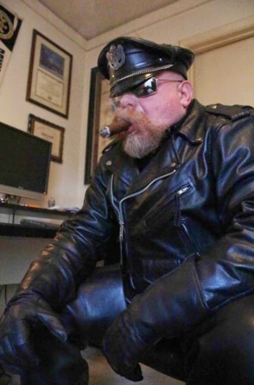 rockeyleatherman: lthredge: oregonleatherboy:If you love leather lick me I’m delicious I find 