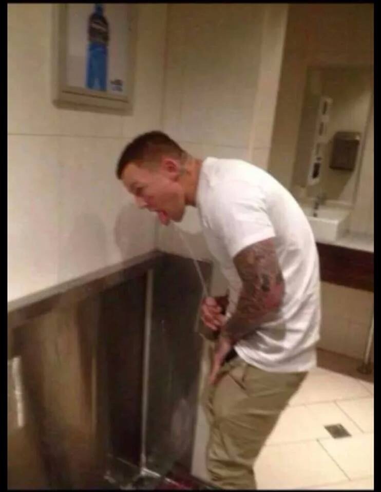 dildosdelux:  imrightbackatitagain:  Todd Carney taking a piss in his mouth. classy.