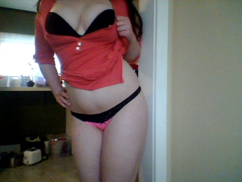 justsaypleaseandgetonyourknees:  Meep, time to make some stuff for the private blog. 