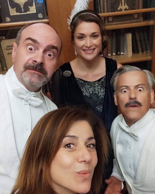 A very amusing behind the scenes pic from Smyrna My Beloved shared by Dimitra Michailidou [Instagram