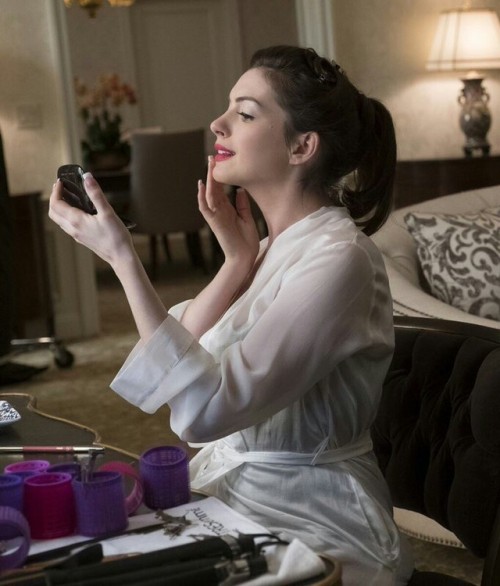 Anne Hathaway as Daphne Kluger in Ocean&rsquo;s 8 (2018)