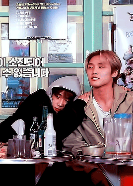 Younghoon Explaining Sunwoo’s Cute Drinking Habits ♡