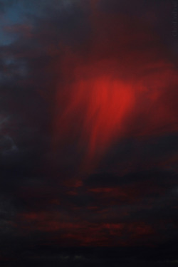 placethatechoes:  red clouds painted in the
