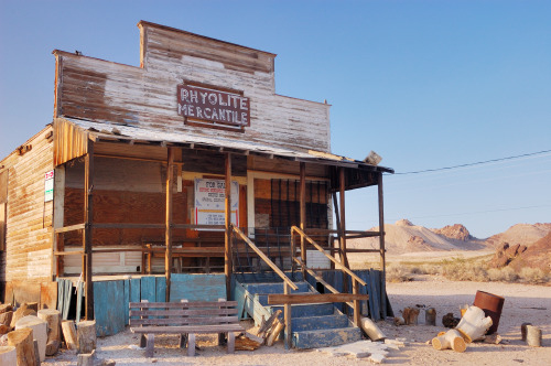 congenitaldisease:  Rhyolite is an abandoned ghost-town located in Nevada. Built in during the Gold Rush era in 1904, it was a mining town. By 1916, it was completely abandoned. It consisted of hotels, stores, a small school, an electrical plant, and