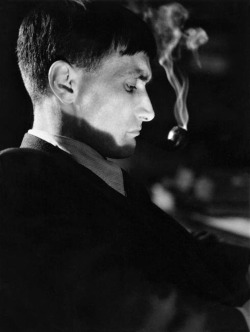 smokedrunk:   Antonin Artaud par Raymond