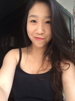 shellytse96:Reblog my nudes please :)