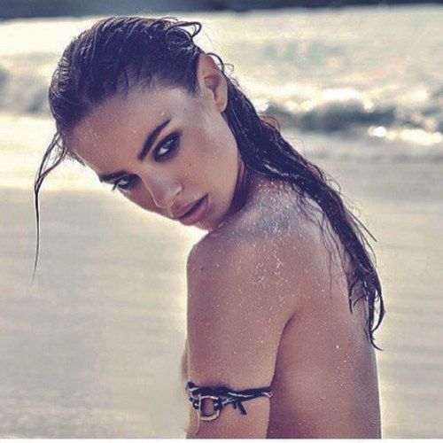 https://amazinggirlsphotos.tumblr.com/post/159378808801