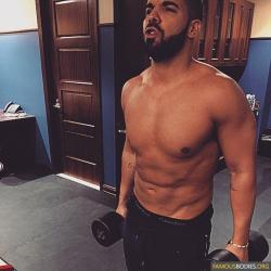 famousbodiesorg:  Drake Strips Down for Instagram