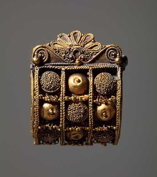 6th century BC Etruscan earring Image from the Thorvaldsen Museum via their online collection: H1840