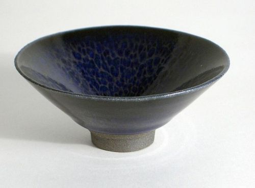 Tenmoku pottery:Tenmoku (also spelled &ldquo;temmoku&rdquo; and &ldquo;temoku&rdquo;) is a dark glaz