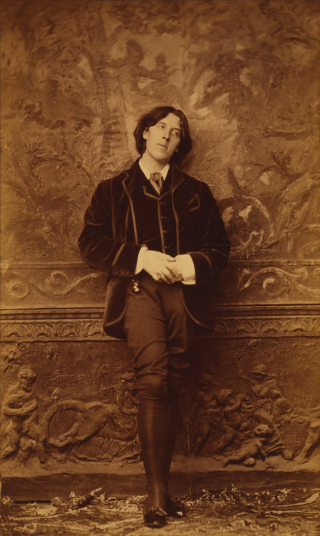 thevictorianlady-blog:Oscar Wilde photographed by Napoleon Sarony, 1882.These photographs were taken