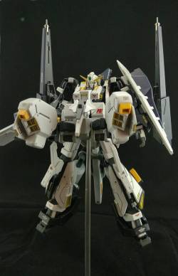 mechworks-uwu:  FINALLY IM DONEEE,Finally i get to take some clear shots of my HG Lighting Zeta Custom!my target of this custom is to make it look as if its a Side unit from Advance of Zeta unit,so how did i do?