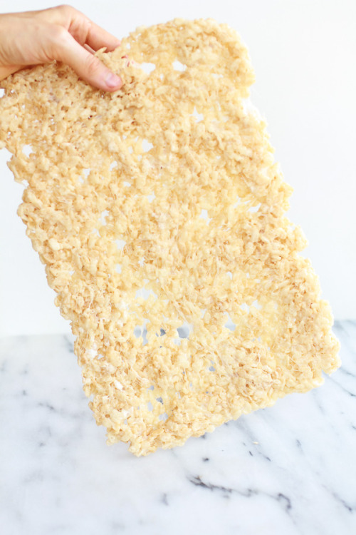 sweetoothgirl:  Brown Butter Vanilla Bean and Nutella Swirled Rice Krispie Treats 