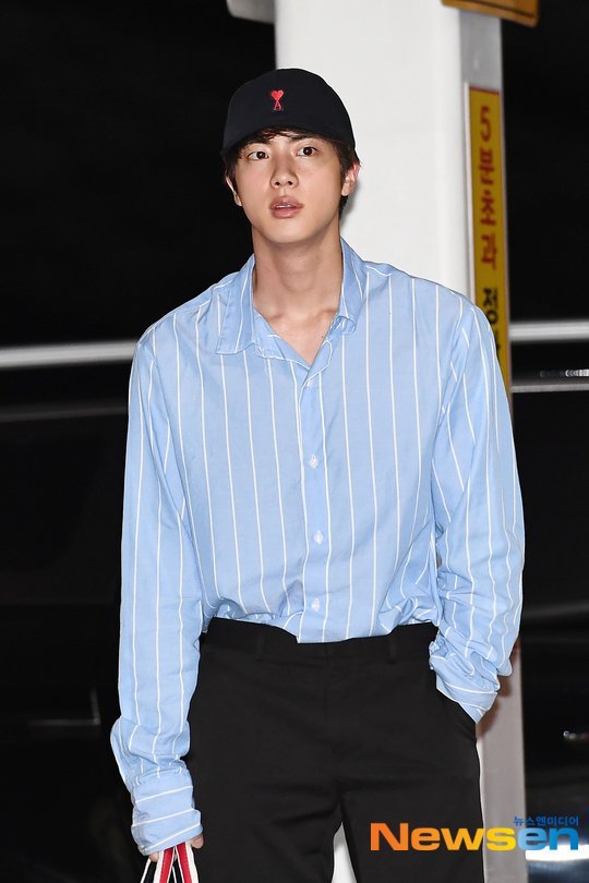 방탄소년단 진  Face of LV Jin's airport outfits feat. the green