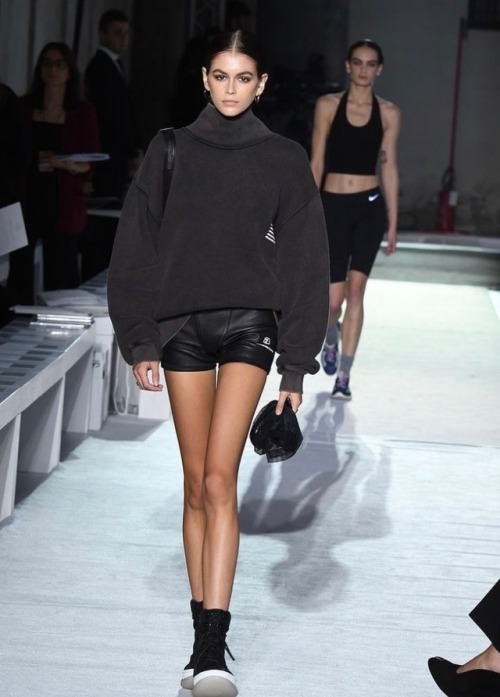 skinntyspice:kaia being skinny off and on the runway