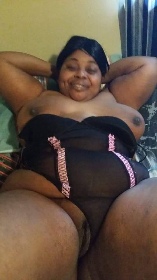 gimmedatbootyxxx:  looking for a sugar daddy to come spoil this pussy  http://thicknsexycams.com/thicktina/