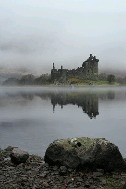 madness-and-gods:Kilchurn Castle is a ruined 15th and 17th century structure on a rocky peninsula at the northeastern end of Loch Awe, in Argyll and Bute, Scotland.