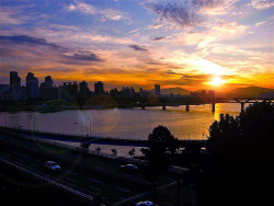 blitzchamp:  Sunrise, Seoul, South Korea by carsim on Flickr. 