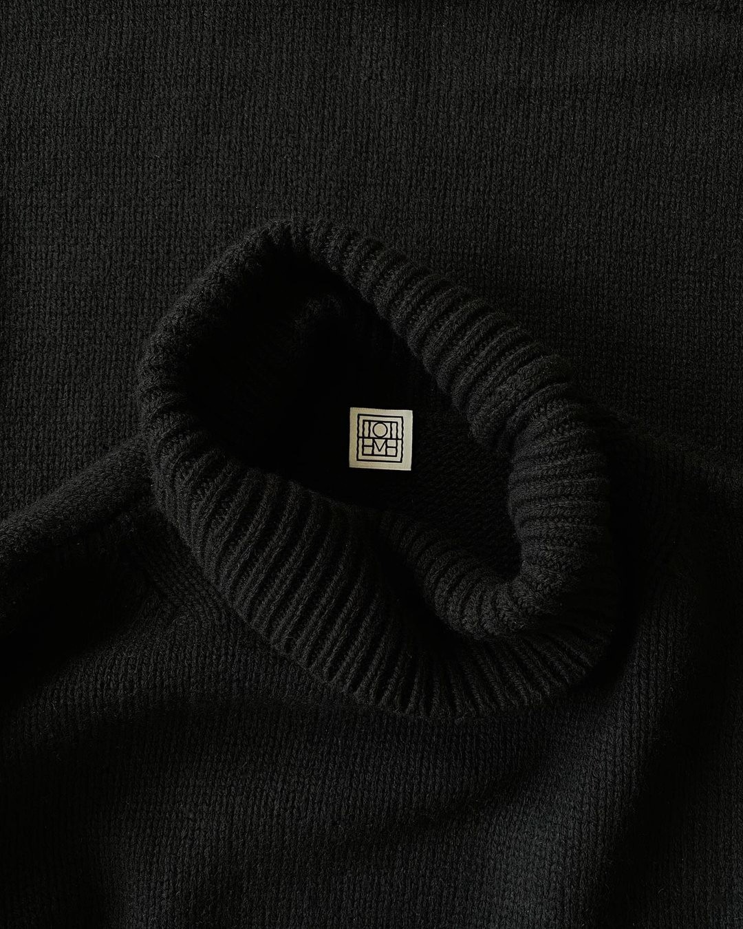 lovefrenchisbetter:“ Totême Wool cashmere turtleneck black”