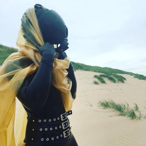 laruine88: I think I’d like to visit Nordwijk again… ❤️ #lubywayne #latexcrazy #catsuit