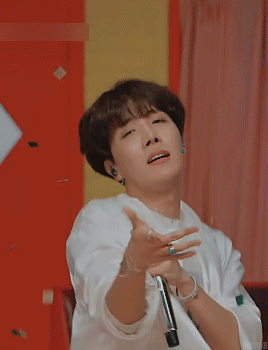 Hoseok Boy With Luv 190420 