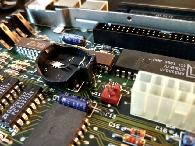 Mac SE motherboard with 2032 battery holder modification