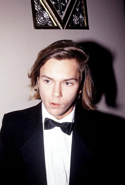 mabellonghetti:  River Phoenix photograped by Albert Ferreira, 1989 