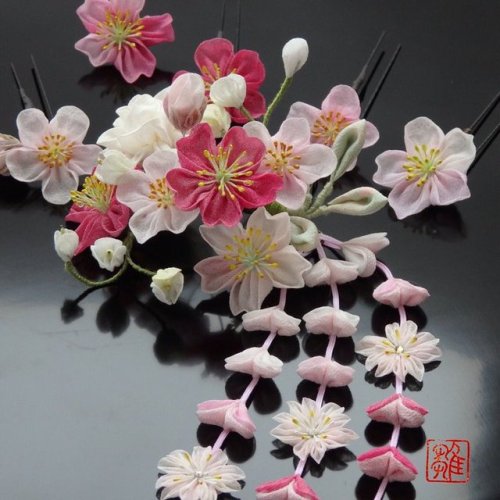 Blushing cherry blossoms tsumami kanzashi hairpins by HinaHina