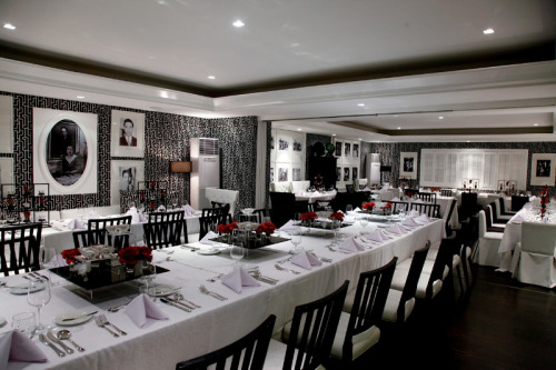{Some lunch-time inspiration from where I reunited with my friend here in Manila - the Romulo Cafe. 