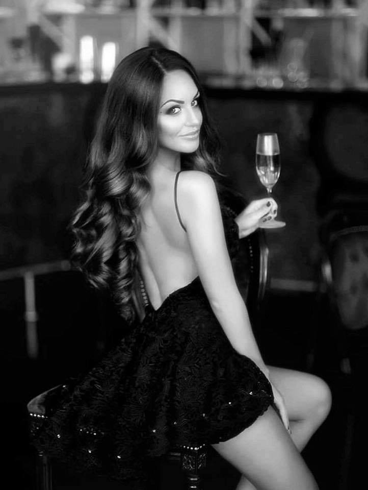 phantomshaman:  sirdavidchristopher:  You got me   Every man should want his woman