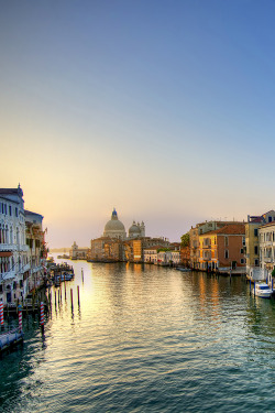 atraversso:  Venice - Italy  by Dan//Fi 