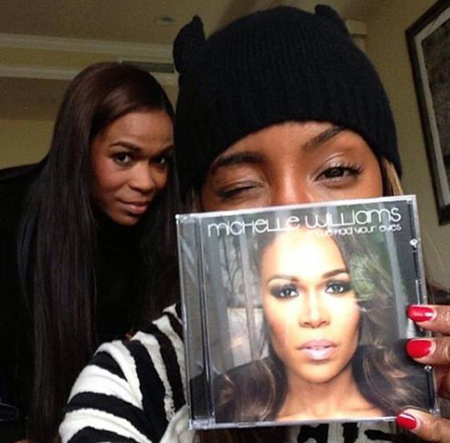 hausofversayce:  poormichelle:  The time Kelly bought Michelle’s CD… but only