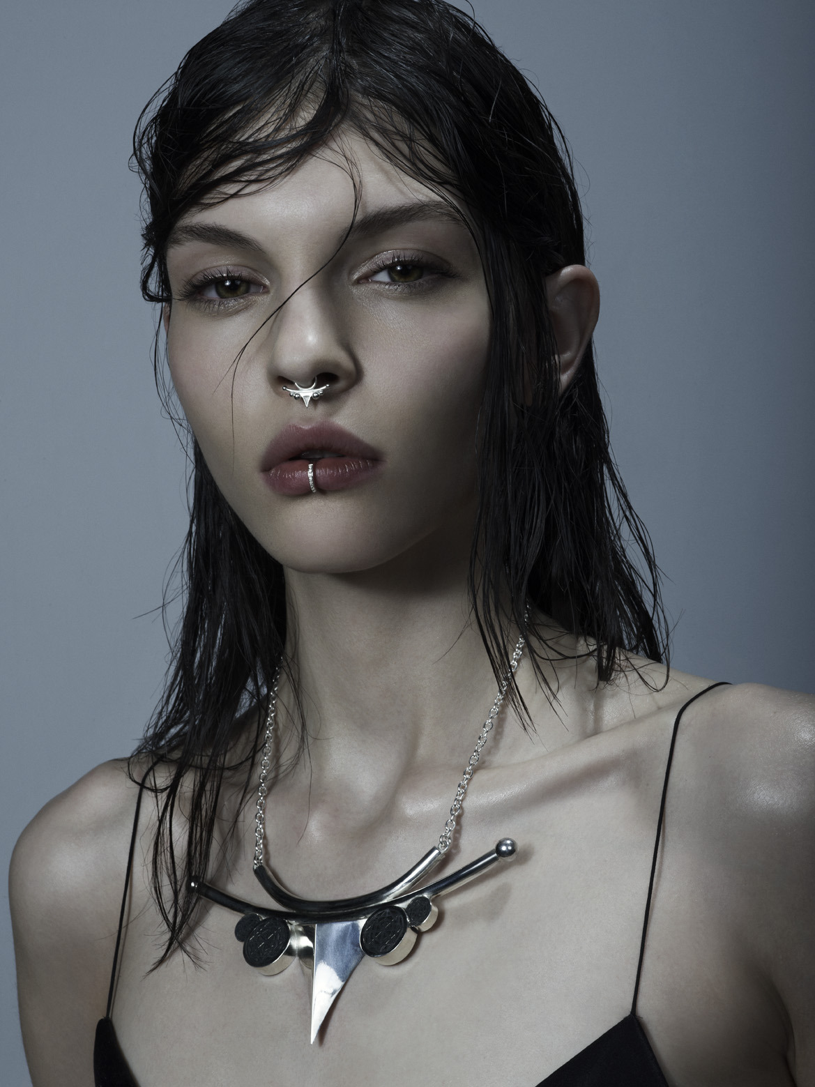 xunya:  reneeruinseverything:  Meadowlark Jewellery | DYNASTY -http://www.reneeruin.com/2014/09/meadowlark-jewellery-dynasty.html PHOTOGRAPHER: