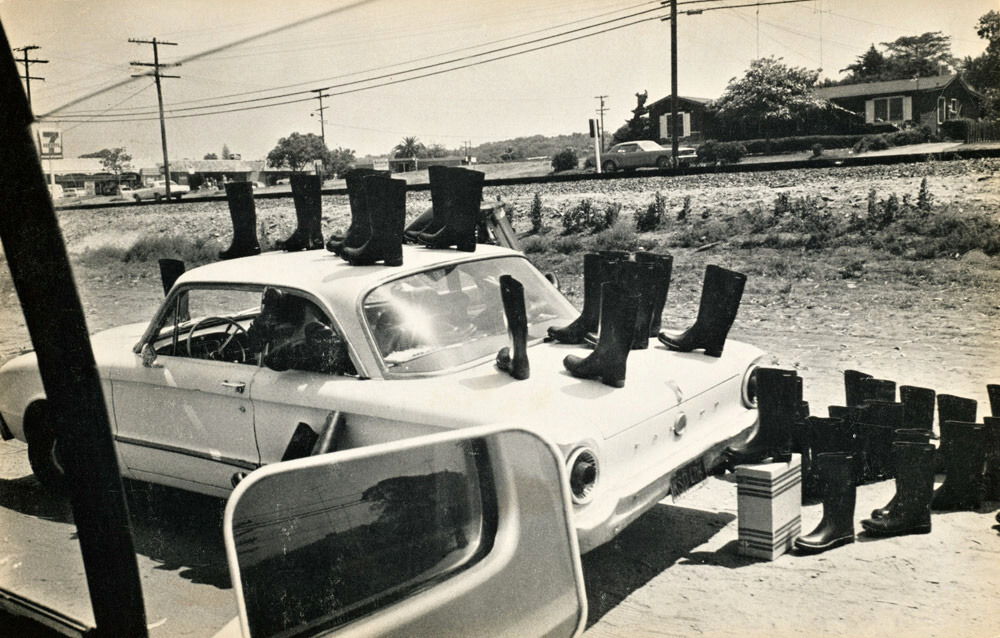 Eleanor Antin - 100 boots, 1971.