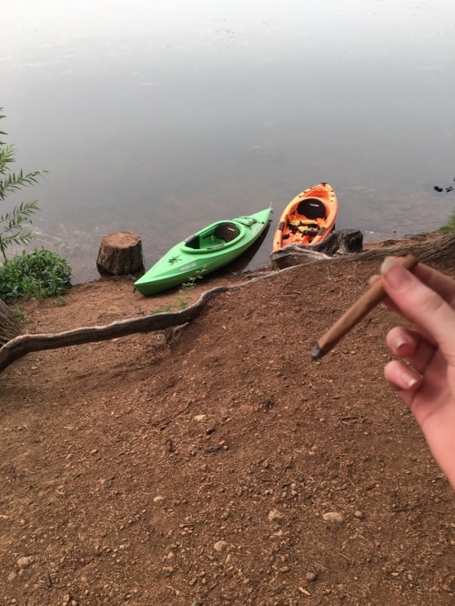 who-areyou-inside: Camping blunts ⛺️