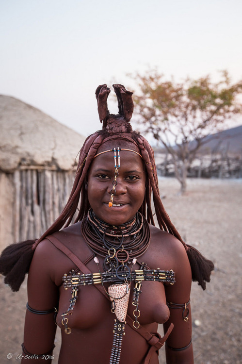 Himba woman, by Ursula There are about 50,000 indigenous Himba (singular: OmuHimba, plural: OvaHimba