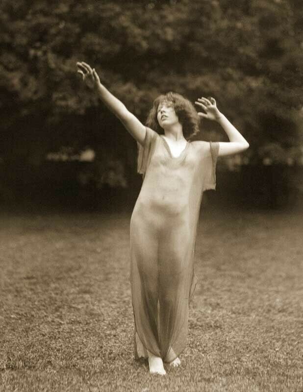 rivesveronique:
“ 1921 Dancer Desha
”