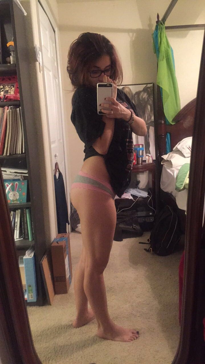 stoneybolognied:  Goodnight my wonderful followers! Don’t judge my messy room🙈