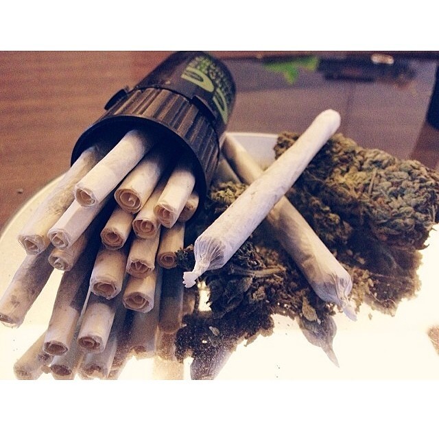 weedporndaily:  @redeye604 by themedtainer http://ift.tt/1eGIn02 
