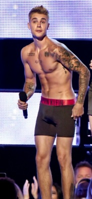 meyecandie:  Those eyes, that bulge, that body. Justin Bieber is unreal sexiness. 