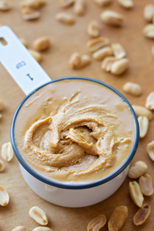 sweetoothgirl:Homemade Honey Roasted Peanut Butter