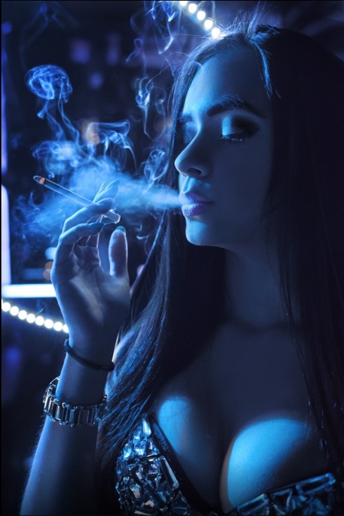 Smoking, leather and others fetishes... adult photos