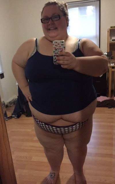 Porn photo bigxgirlsxlovexsex:  Polka dots and belly