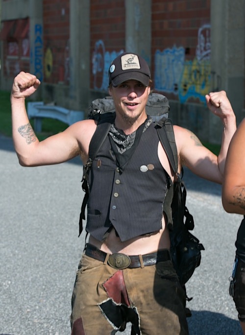 stinkycub: raunchslaveman:so hot Fuck…  bet patches reeks good!  Note the stained red crotch patch…