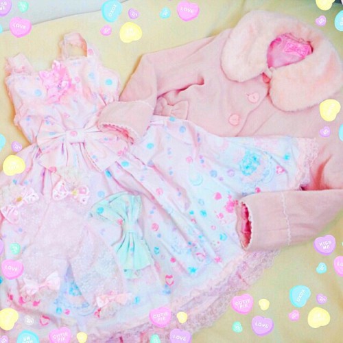 genishihara:  The mailman brought me Angelic Pretty things 😊😊