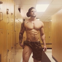 musclesworship:  Matthew Camp