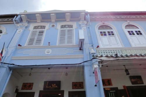 I went to Malacca and walked all over town for two hours, took pictures, awed at the buildings at Jo