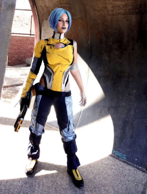 freaking-nerd-kid:  universalnerdculture:  Maya Cosplay (Borderlands 2)  more geekery here