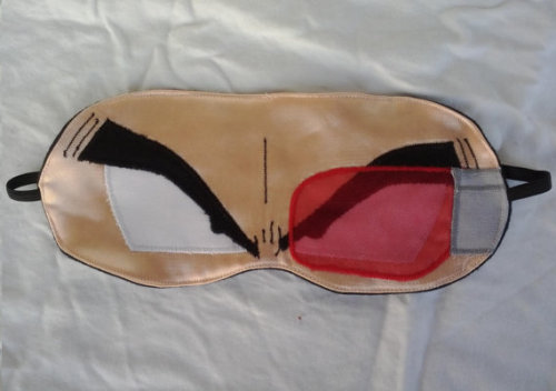 fyeahblackhippy:  etsyifyourenasty:  Vegeta Scouter Sleep Mask   Wannnt